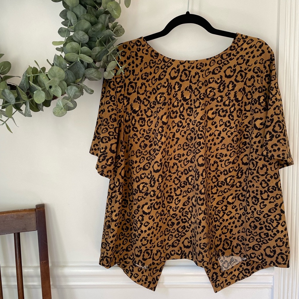 Ava + Viv Leopard Print top size 1X